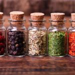 Wymieniono 7 ziół i przypraw, które mogą pomóc obniżyć ciśnienie